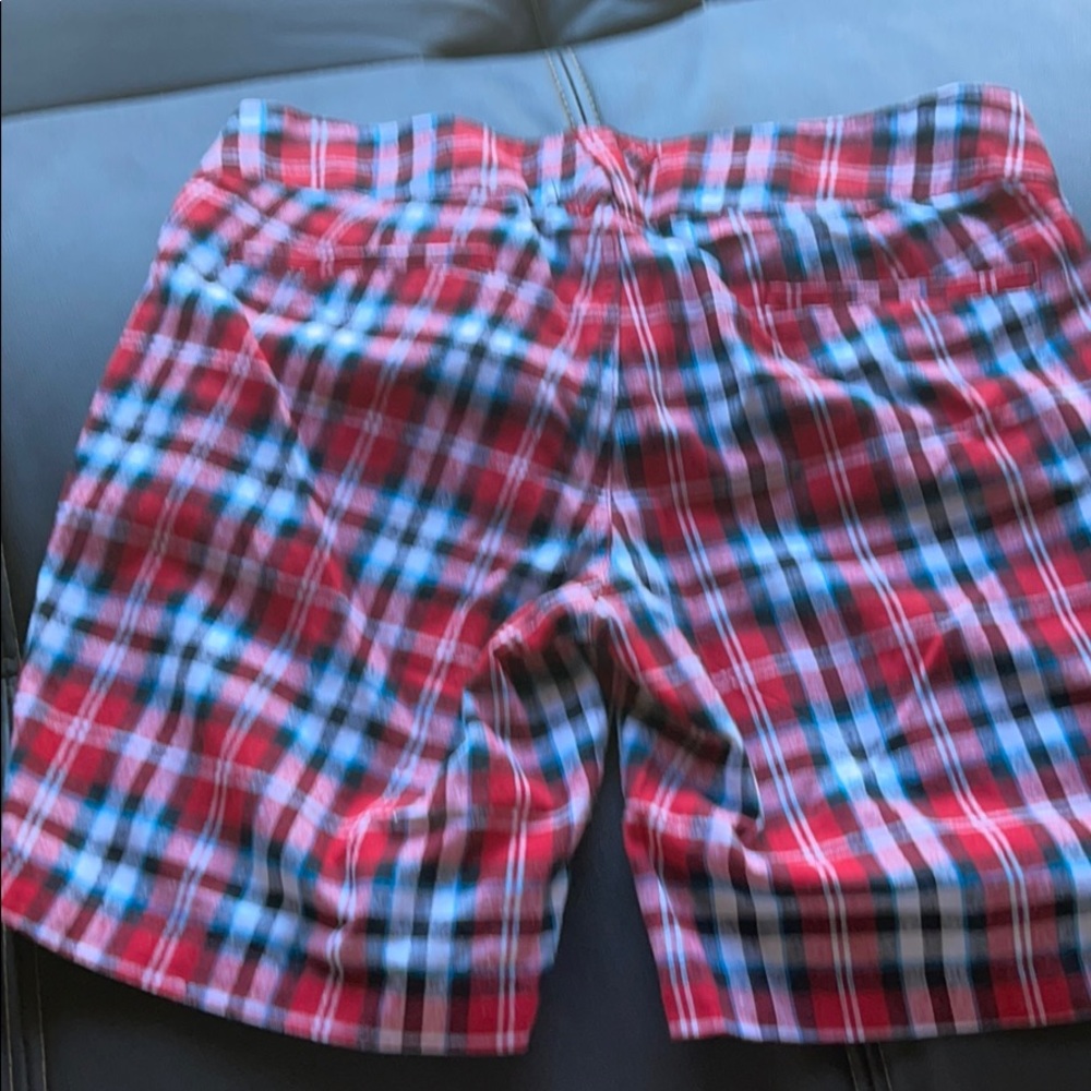 Red plaid shorts - Picture 3 of 3